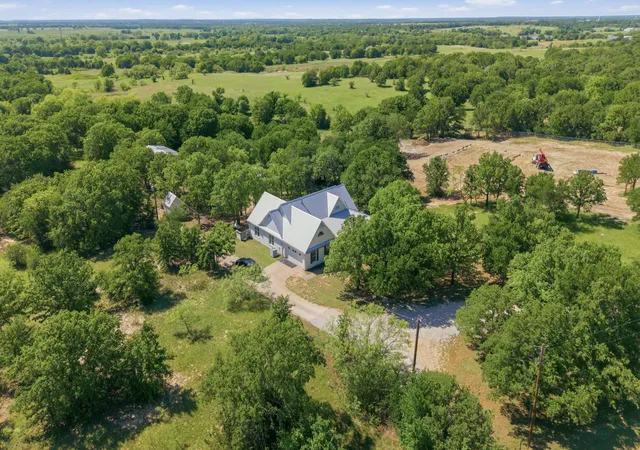 Photo 2 of Single family home for sale at 2055 County Road 1370, Alvord, TX 76225 | MLS# 21371074 | Listing updated on 2026-08-28