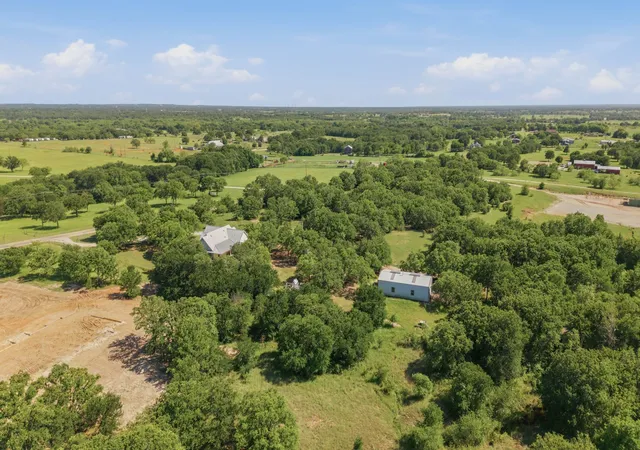 Photo 3 of Single family home for sale at 2055 County Road 1370, Alvord, TX 76225 | MLS# 21371074 | Listing updated on 2026-08-28