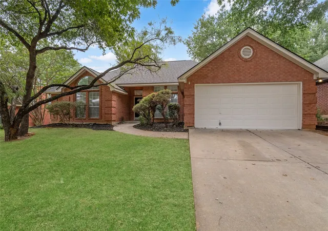 Photo 1 of Single family home for sale at 633 Cardinal Ridge Rd, Burleson, TX 76028 | MLS# 21367904 | Listing updated on 2026-09-02