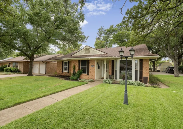 Photo 1 of Single family home for sale at 519 Staffordshire Dr, Irving, TX 75061 | MLS# 21370397 | Listing updated on 2026-08-29