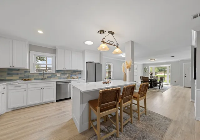 Photo 4 of Single family home for sale at 519 Staffordshire Dr, Irving, TX 75061 | MLS# 21370397 | Listing updated on 2026-08-29