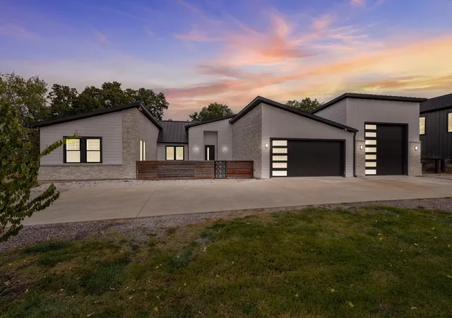 Single family home for sale at 211 Shahan Dr, Shady Shores, TX 76208 | MLS# 21370577