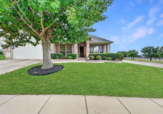 Photo 2 of Sale Pending at 14 Lucas Ln, Edgecliff Village, TX 76134 | MLS# 21369635 | Listing updated on 2026-09-22