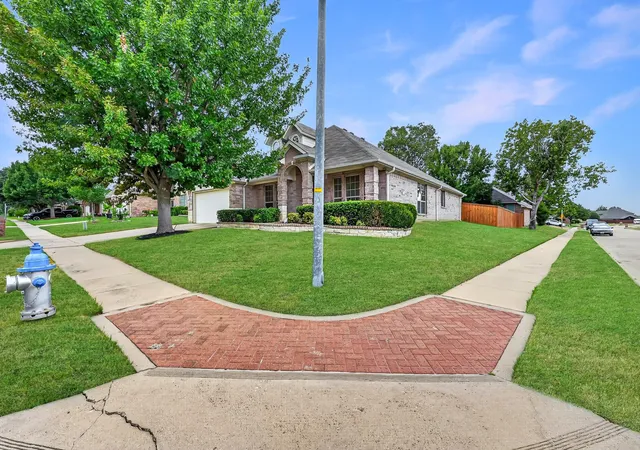 Photo 3 of Sale Pending at 14 Lucas Ln, Edgecliff Village, TX 76134 | MLS# 21369635 | Listing updated on 2026-09-22