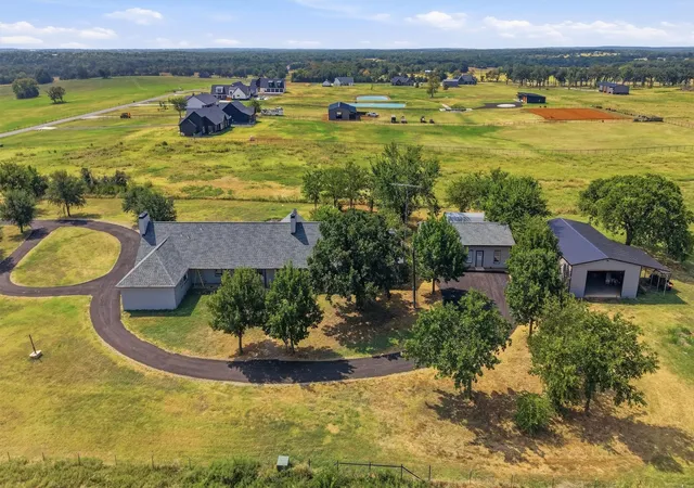 Photo 1 of Single family home for sale at 705 Club Lake Rd, Whitesboro, TX 76273 | MLS# 21371124 | Listing updated on 2026-08-28