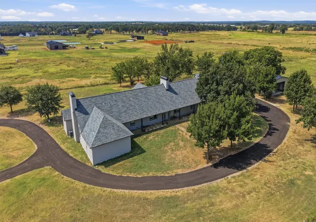 Photo 2 of Single family home for sale at 705 Club Lake Rd, Whitesboro, TX 76273 | MLS# 21371124 | Listing updated on 2026-08-28