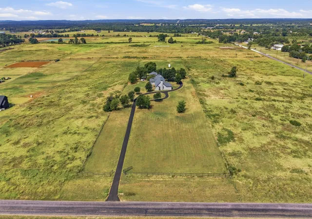 Photo 4 of Single family home for sale at 705 Club Lake Rd, Whitesboro, TX 76273 | MLS# 21371124 | Listing updated on 2026-08-28