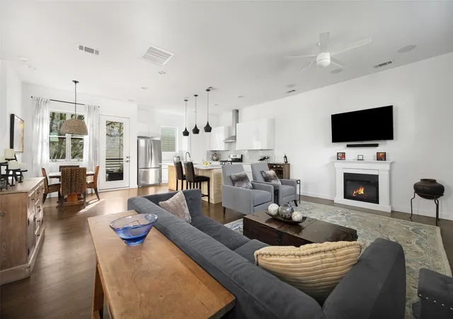 Photo 1 of Condo for sale at 5615 Bryan Pkwy #D, Dallas, TX 75206 | MLS# 21371106 | Listing updated on 2026-08-30