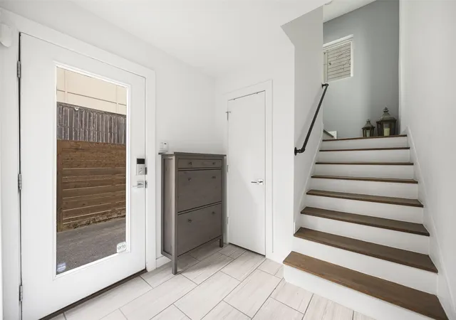 Photo 2 of Condo for sale at 5615 Bryan Pkwy #D, Dallas, TX 75206 | MLS# 21371106 | Listing updated on 2026-08-30