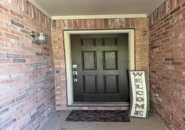 Photo 3 of Single family home for sale at 1331 Newton Dr, Cedar Hill, TX 75104 | MLS# 21369288 | Listing updated on 2026-09-22