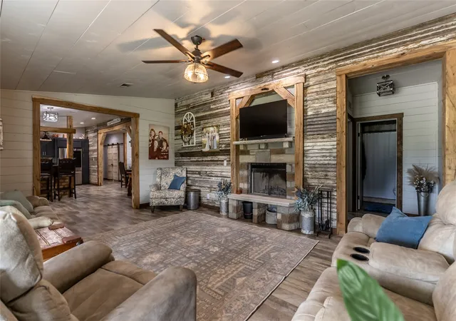 Photo 4 of House for sale at 24183-B S Us 281, Hico, TX 76457 | MLS# 21367060 | Listing updated on 2026-08-30