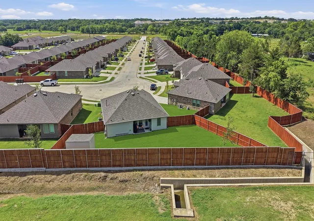 Photo 4 of Single family home for sale at 201 Volunteer Dr, Sherman, TX 75090 | MLS# 21355529 | Listing updated on 2026-08-28