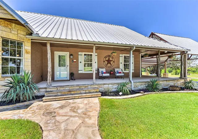 Photo 4 of Single family home for sale at 3112 Sunset School Rd, Sunset, TX 76270 | MLS# 21371129 | Listing updated on 2026-08-28