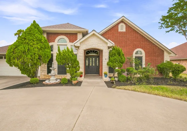 Photo 1 of Single family home for sale at 1422 Glenwood Dr, Stephenville, TX 76401 | MLS# 21370919 | Listing updated on 2026-09-19