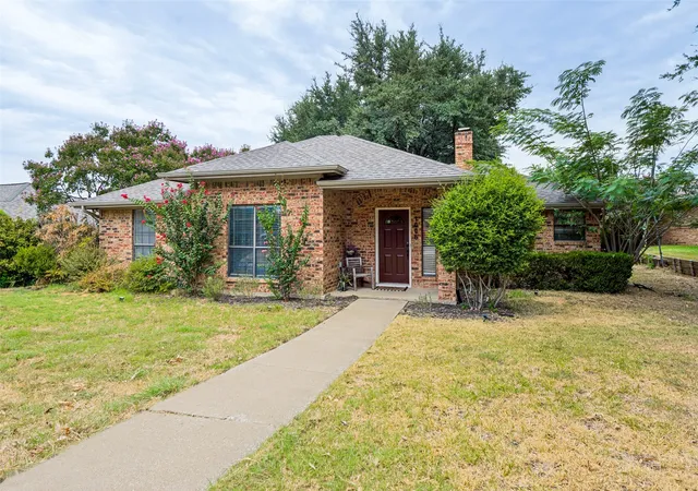 Photo 3 of Single family home for sale at 1006 Ridgeview, Carrollton, TX 75007 | MLS# 21358074 | Listing updated on 2026-08-28