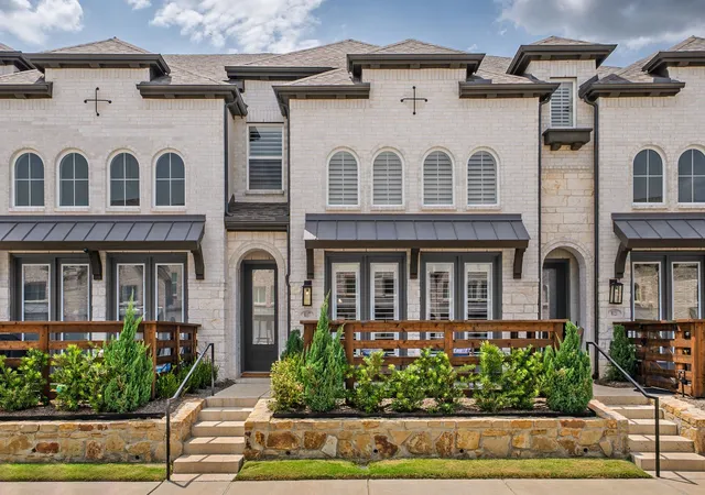 Photo 3 of Townhouse for sale at 8117 Legacy Oak Dr, Mc Kinney, TX 75071 | MLS# 21357132 | Listing updated on 2026-10-05