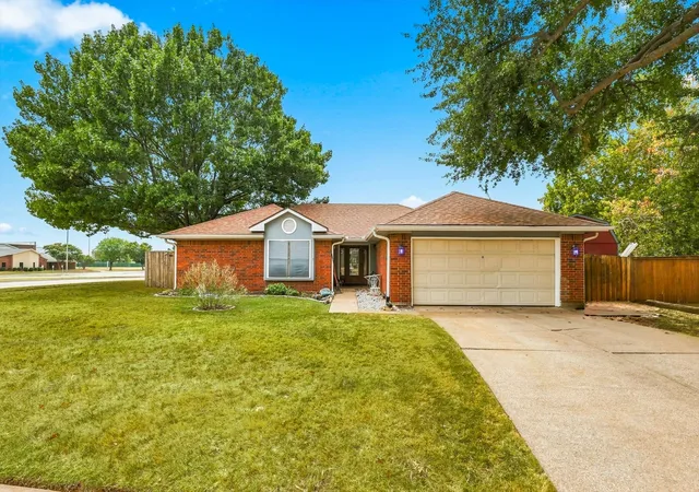 Photo 1 of Single family home for sale at 2714 Skyview Dr, Corinth, TX 76210 | MLS# 21370526 | Listing updated on 2026-08-28