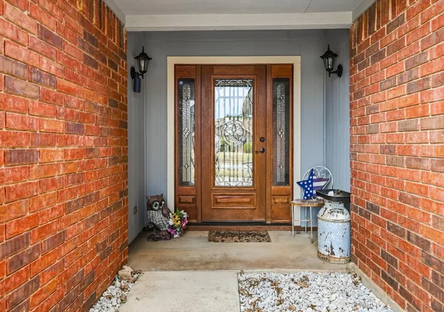 Photo 3 of Single family home for sale at 2714 Skyview Dr, Corinth, TX 76210 | MLS# 21370526 | Listing updated on 2026-08-28
