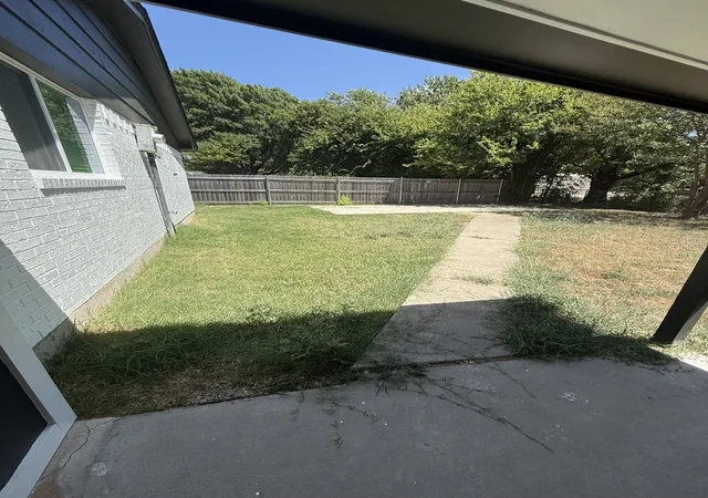 Photo 2 of Single family home for sale at 104 Indian Ct, Waxahachie, TX 75165 | MLS# 21371282 | Listing updated on 2026-08-28