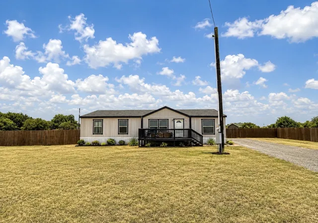 Manufactured home for sale at 142 Gary Ct, Decatur, TX 76234 | MLS# 21371311