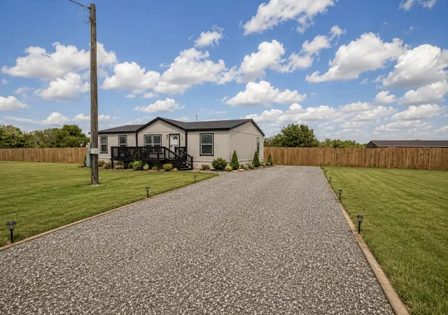 Photo 2 of Manufactured home for sale at 142 Gary Ct, Decatur, TX 76234 | MLS# 21371311 | Listing updated on 2026-09-28