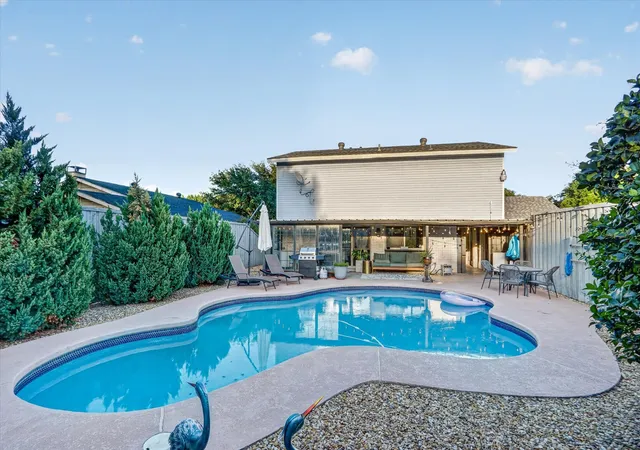 Photo 3 of Single family home for sale at 1513 N Yale Blvd, Richardson, TX 75081 | MLS# 21369115 | Listing updated on 2026-08-28