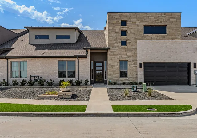 Photo 1 of Townhouse for sale at 1718 Governors Blvd, Heath, TX 75126 | MLS# 21370455 | Listing updated on 2026-08-28