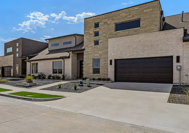 Photo 2 of Townhouse for sale at 1718 Governors Blvd, Heath, TX 75126 | MLS# 21370455 | Listing updated on 2026-08-28