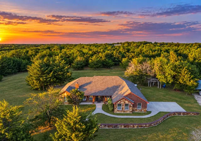 Photo 1 of Single family home for sale at 171 Chestnut Rd, Whitewright, TX 75491 | MLS# 21369553 | Listing updated on 2026-09-24