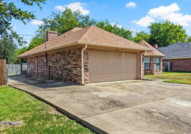 Photo 2 of Single family home for sale at 1100 Markeda, Sulphur Springs, TX 75482 | MLS# 21370534 | Listing updated on 2026-09-30