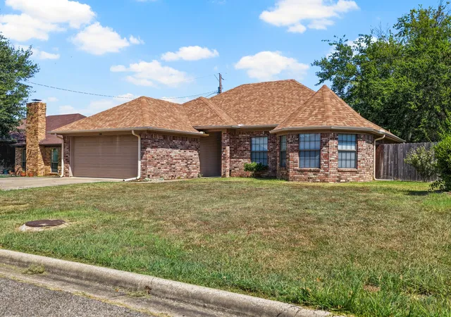 Photo 3 of Single family home for sale at 1100 Markeda, Sulphur Springs, TX 75482 | MLS# 21370534 | Listing updated on 2026-09-30