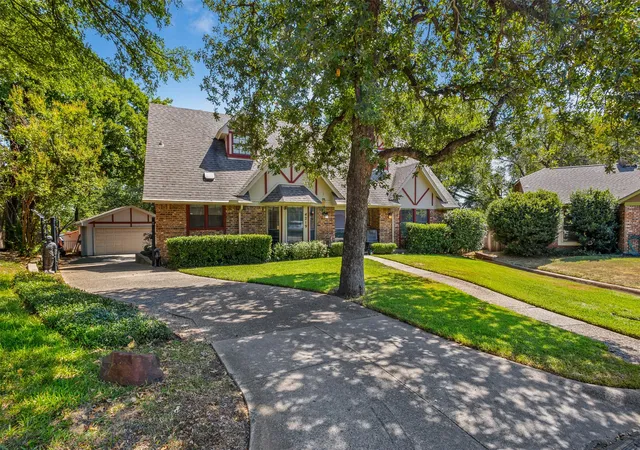 Photo 2 of Sale Pending at 4219 Pleasant Oaks Ct, Arlington, TX 76016 | MLS# 21364013 | Listing updated on 2026-09-30