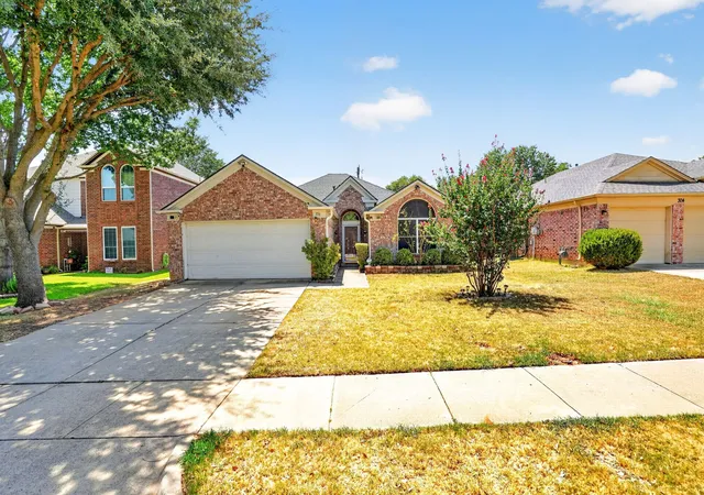 Photo 1 of Single family home for sale at 306 Branch Bnd, Euless, TX 76039 | MLS# 21370764 | Listing updated on 2026-08-30