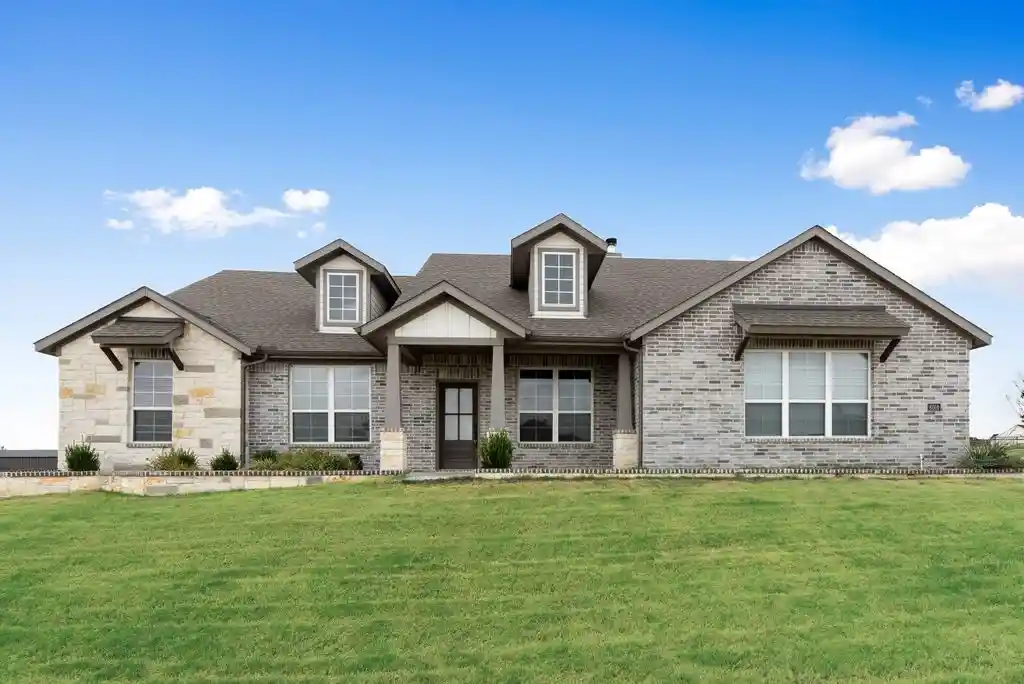 Single family home for sale at 6016 Ember Crest Dr, Weatherford, TX 76085 | MLS# 21371272