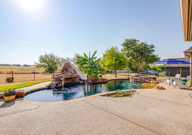 Photo 3 of Single family home for sale at 346 Scenic View Dr, Aledo, TX 76008 | MLS# 21369798 | Listing updated on 2026-09-18