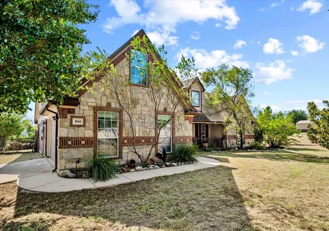 Photo 3 of Single family home for sale at 104 Caballos Ln, Springtown, TX 76082 | MLS# 21371360 | Listing updated on 2026-08-29