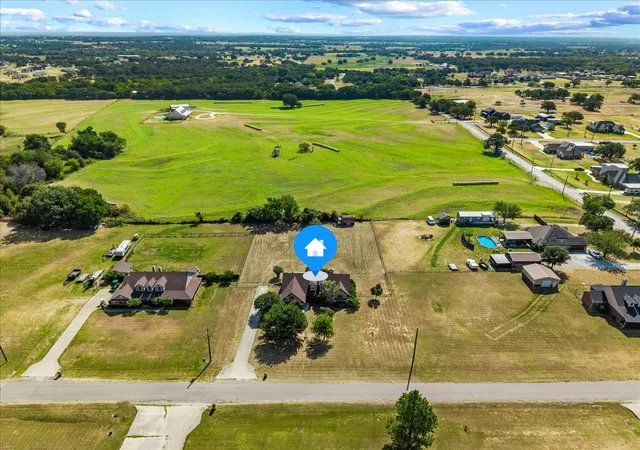Photo 3 of Single family home for sale at 104 Caballos Ln, Springtown, TX 76082 | MLS# 21371360 | Listing updated on 2026-08-29
