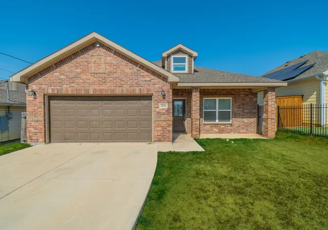 Photo 1 of Single family home for sale at 2016 Langston St, Fort Worth, TX 76105 | MLS# 21369019 | Listing updated on 2026-08-28