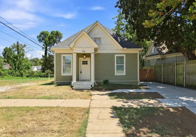 Photo 1 of Single family home for sale at 308 N 5th Ave, Denison, TX 75021 | MLS# 21367850 | Listing updated on 2026-09-24