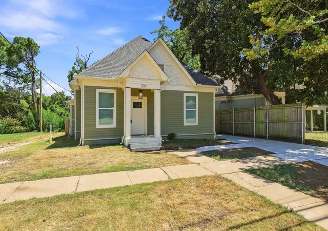 Photo 2 of Single family home for sale at 308 N 5th Ave, Denison, TX 75021 | MLS# 21367850 | Listing updated on 2026-09-24