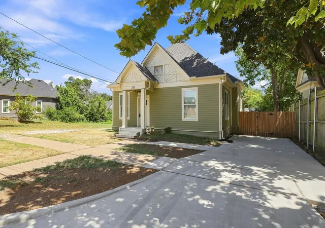 Photo 3 of Single family home for sale at 308 N 5th Ave, Denison, TX 75021 | MLS# 21367850 | Listing updated on 2026-09-24