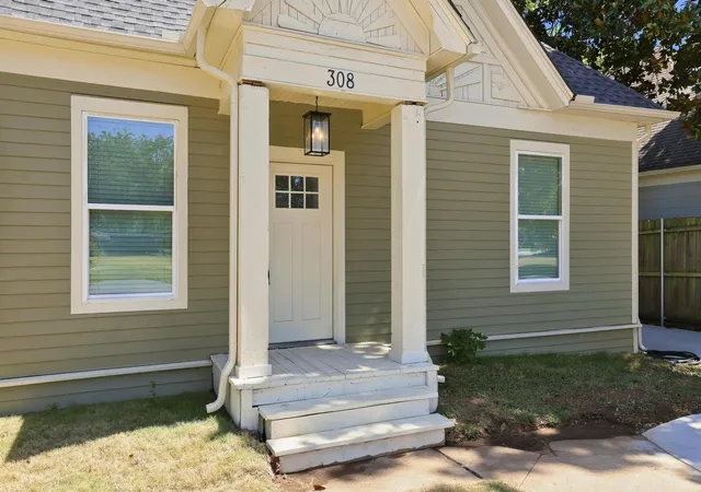 Photo 3 of Single family home for sale at 308 N 5Th Ave, Denison, TX 75021 | MLS# 21367850 | Listing updated on 2026-09-24