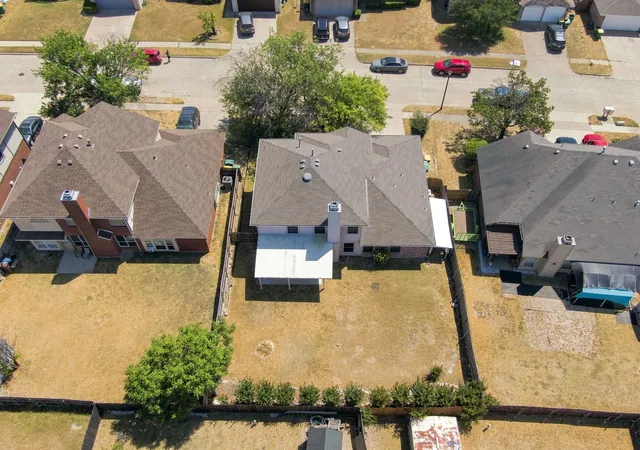 Photo 2 of Sale Pending at 212 Armstrong Dr, Cedar Hill, TX 75104 | MLS# 21370442 | Listing updated on 2026-08-29