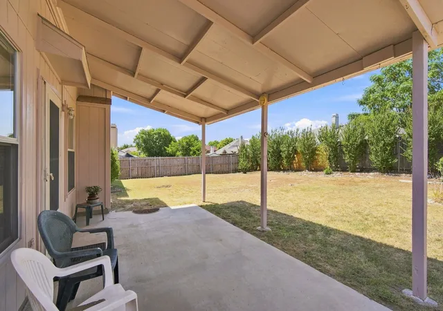 Photo 4 of Sale Pending at 212 Armstrong Dr, Cedar Hill, TX 75104 | MLS# 21370442 | Listing updated on 2026-08-29