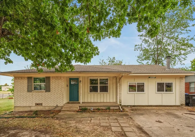 Photo 3 of Single family home for sale at 6522 Finch Dr, Greenville, TX 75402 | MLS# 21366257 | Listing updated on 2026-09-28