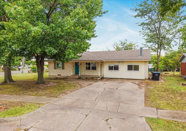 Photo 3 of Single family home for sale at 6522 Finch Dr, Greenville, TX 75402 | MLS# 21366257 | Listing updated on 2026-09-28