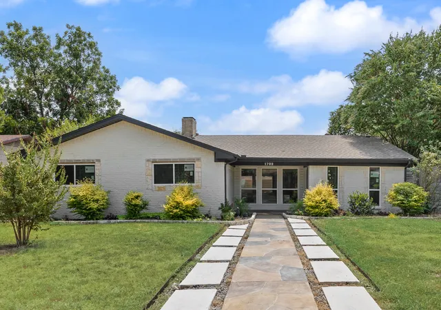 Photo 2 of Single family home for sale at 1702 Baltimore Dr, Richardson, TX 75081 | MLS# 21370679 | Listing updated on 2026-10-01