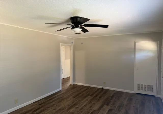 Photo 3 of Single family home for sale at 1009 Cedar St, Paris, TX 75460 | MLS# 21371347 | Listing updated on 2026-08-28