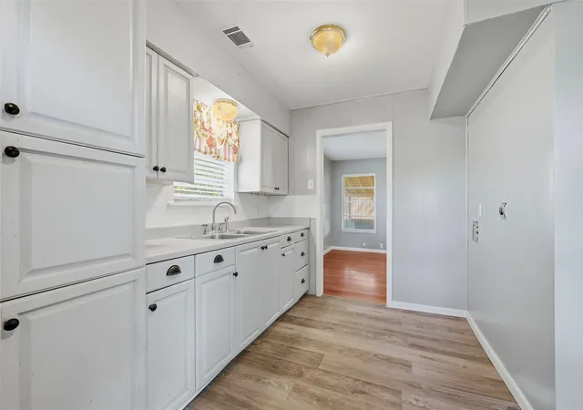 Photo 4 of Single family home for sale at 636 S Andrews Ave, Sherman, TX 75090 | MLS# 21370398 | Listing updated on 2026-09-24