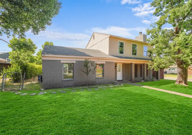 Photo 3 of Single family home for sale at 7326 Boisenberry Ln, Dallas, TX 75249 | MLS# 21362424 | Listing updated on 2026-09-17
